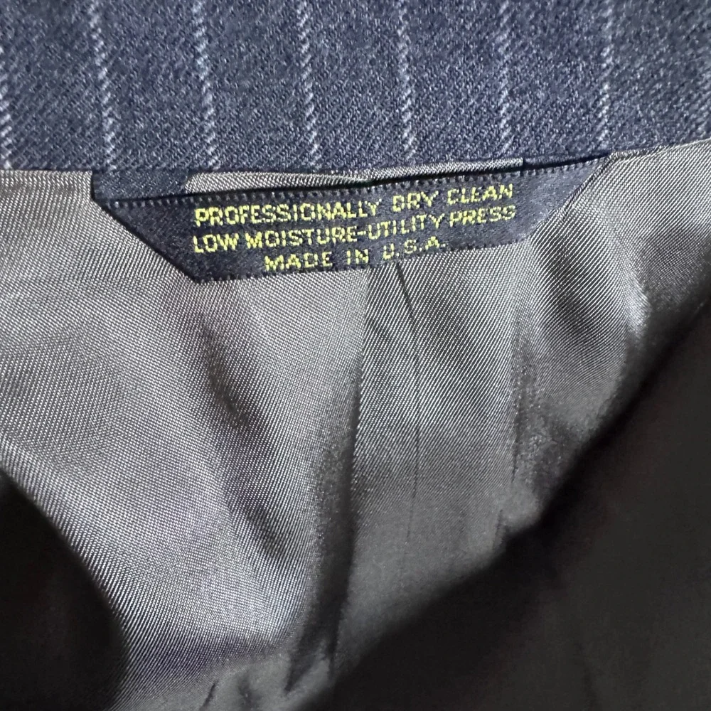 Gentlemen's Wear House 3-Piece Suit Mens 40R W33 Gray Pinstripe Wool USA Made